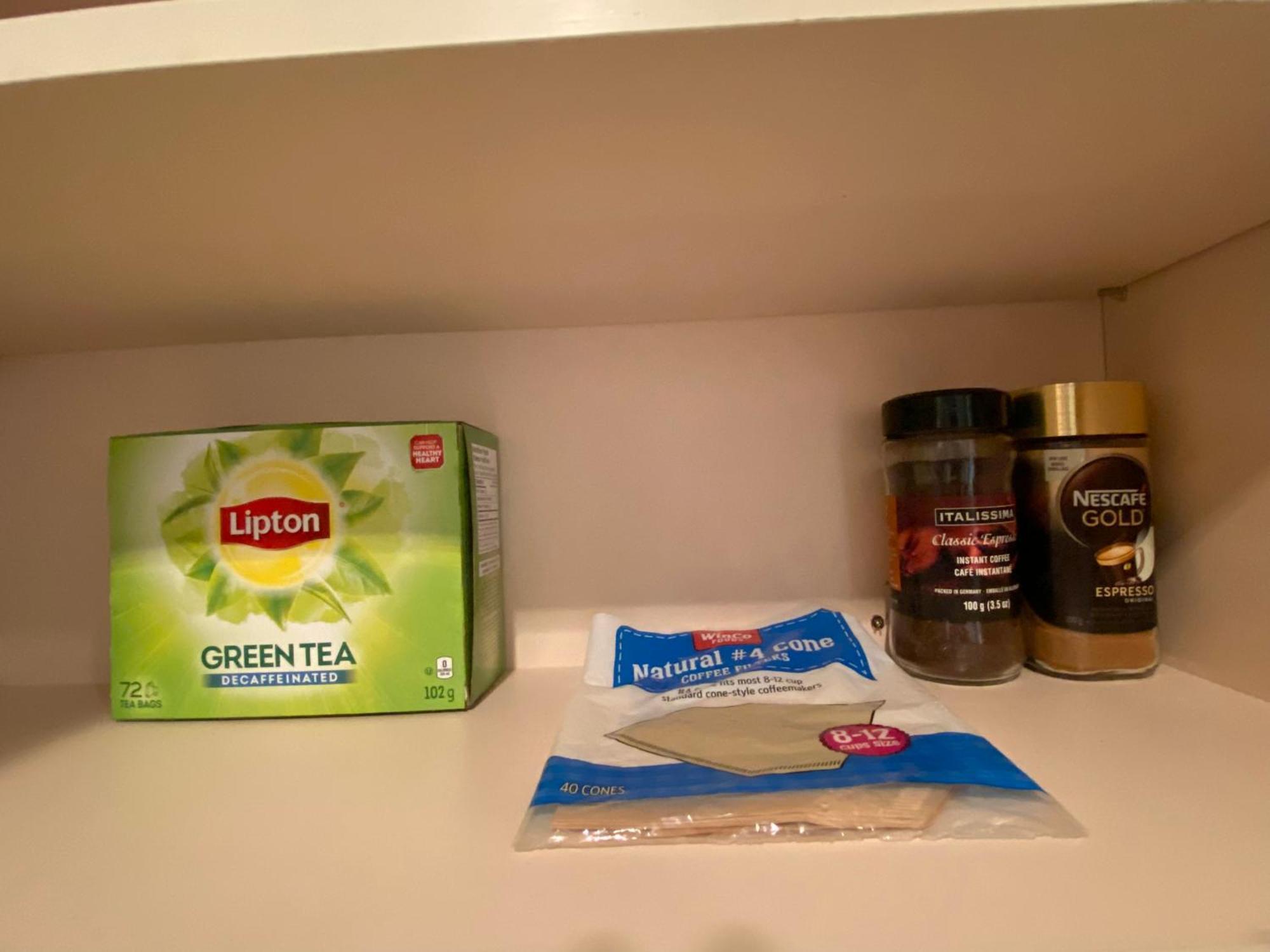 Mae Sweet Home Суррей Екстер'єр фото